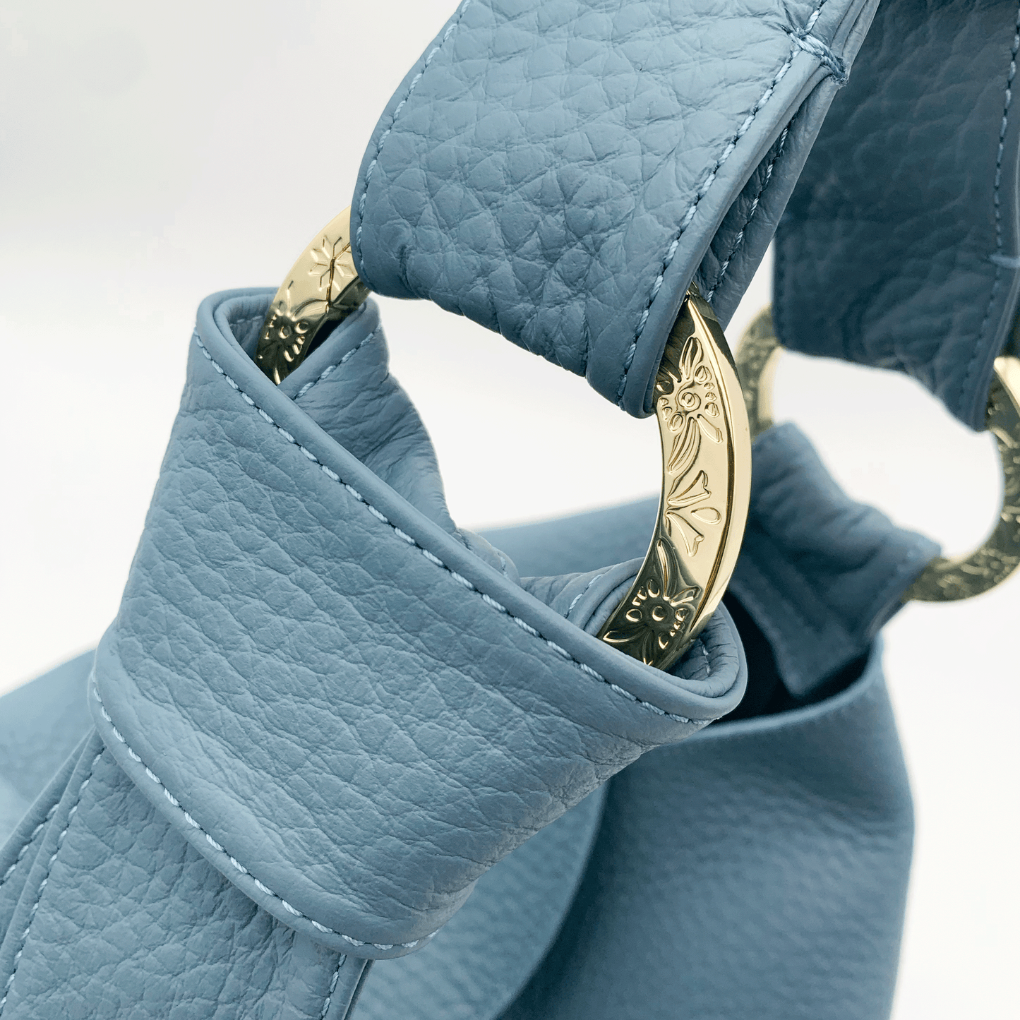 BEA SMALL - Arctic Dollar